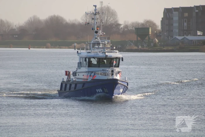 Zoekactie na mogelijk persoon te water bij waterzuivering