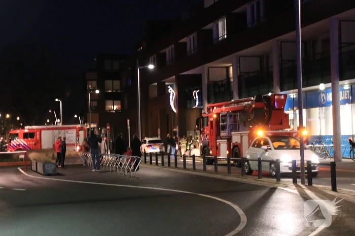 Supermarkt Hoogvliet vol rook na mogelijk brand
