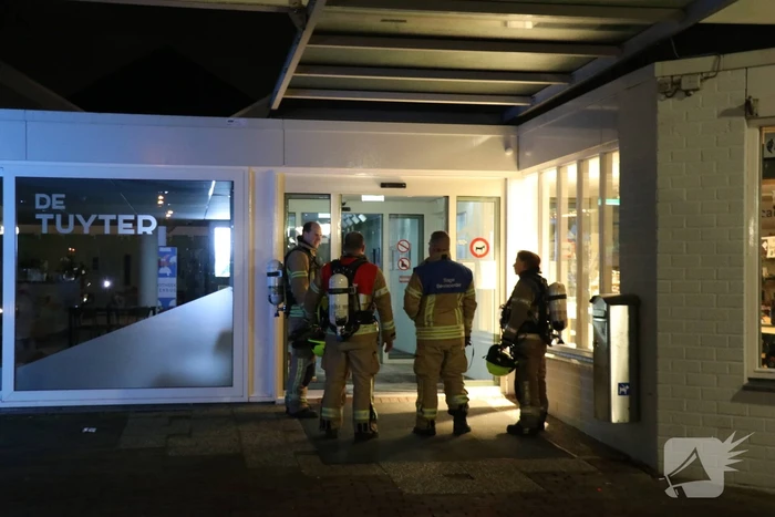 Brandweer onderzoekt brandmelding in ontmoetingscentrum de Tuyter