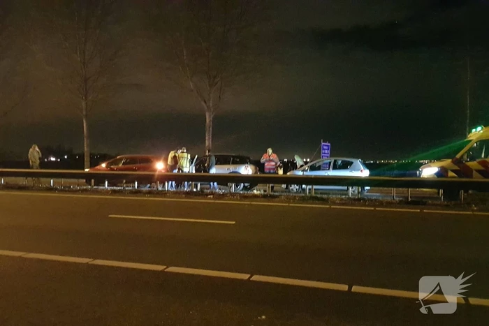 Snelweg afgesloten na kop-staart aanrijding