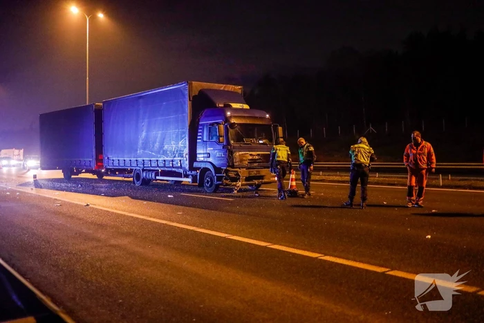 Enorme ravage na ongeval met vrachtwagen