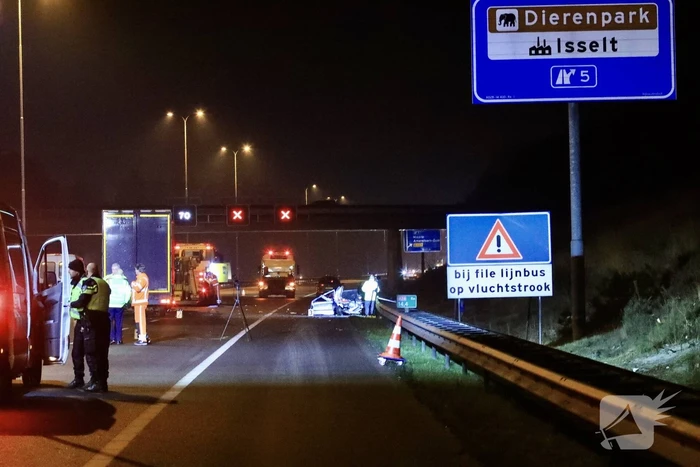 Enorme ravage na ongeval met vrachtwagen