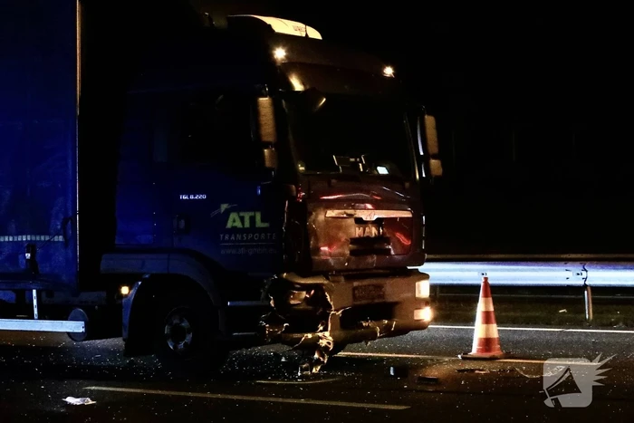 Enorme ravage na ongeval met vrachtwagen