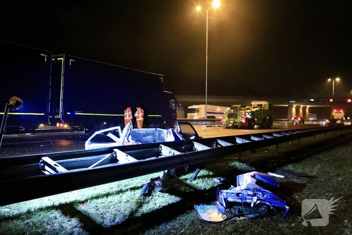 Enorme ravage na ongeval met vrachtwagen
