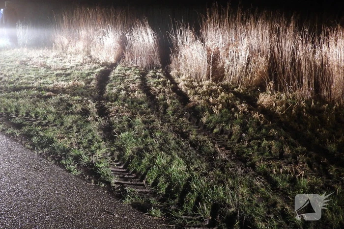 Personenauto belandt in sloot