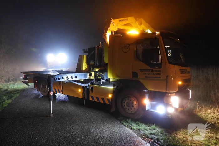 Personenauto belandt in sloot