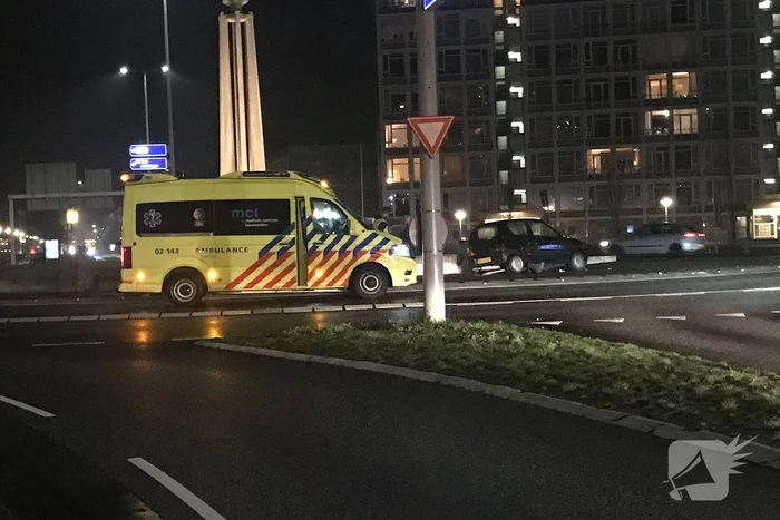 Schade na eenzijdige aanrijding op rotonde