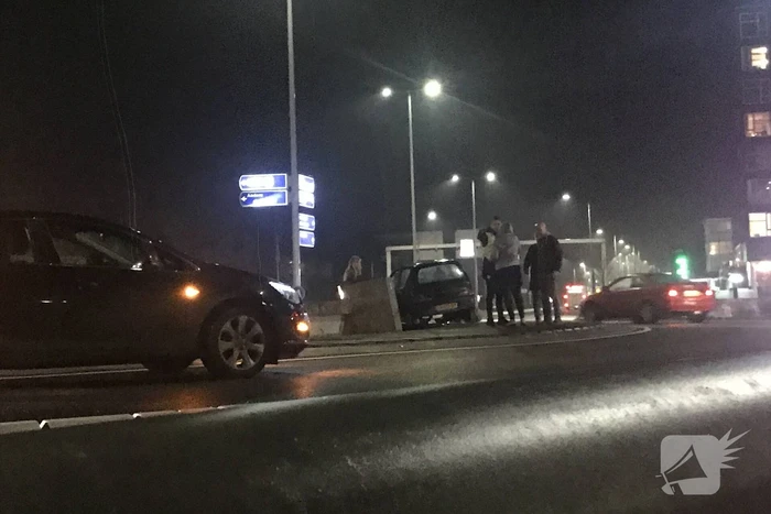 Schade na eenzijdige aanrijding op rotonde