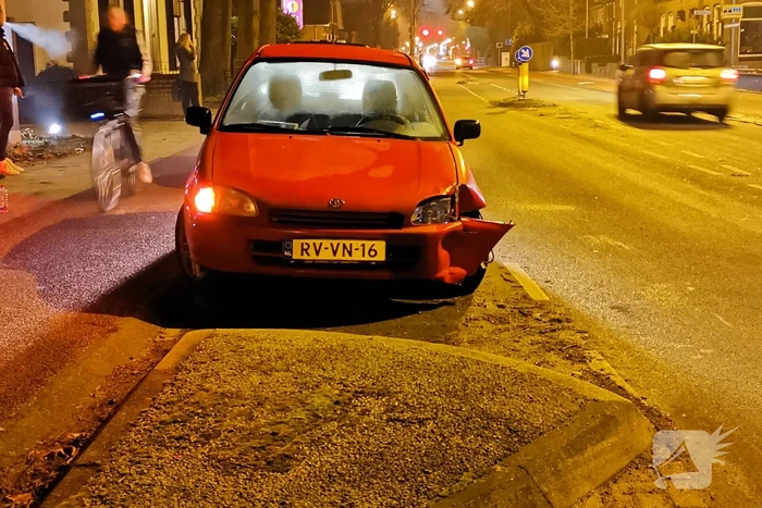 Verkeersborden uit de grond gereden bij aanrijding