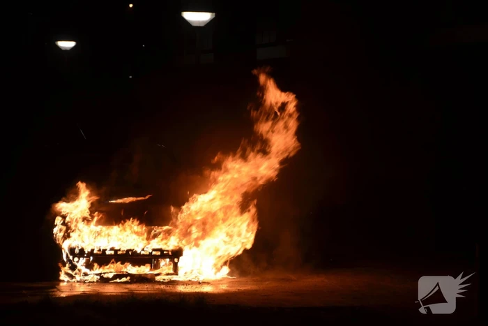 Auto verwoest door brand