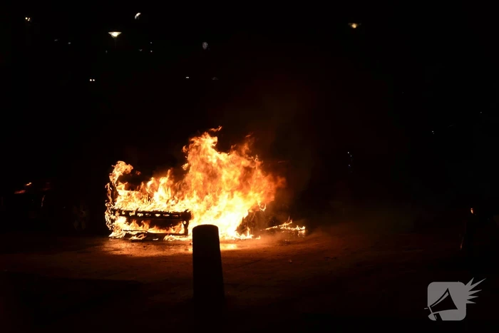 Auto verwoest door brand