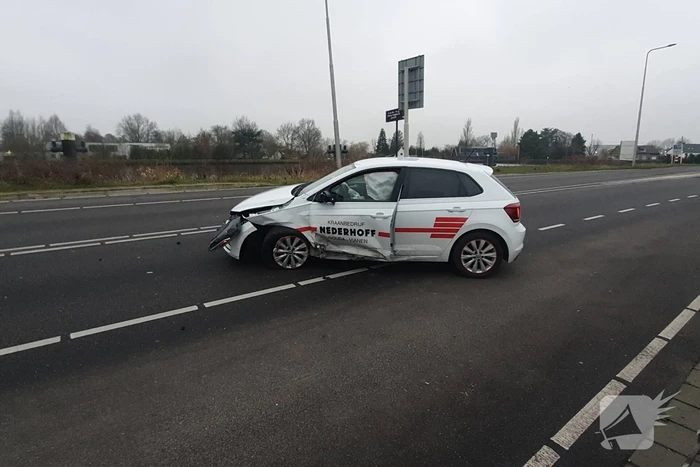 Forse schade na aanrijding tussen drie auto's