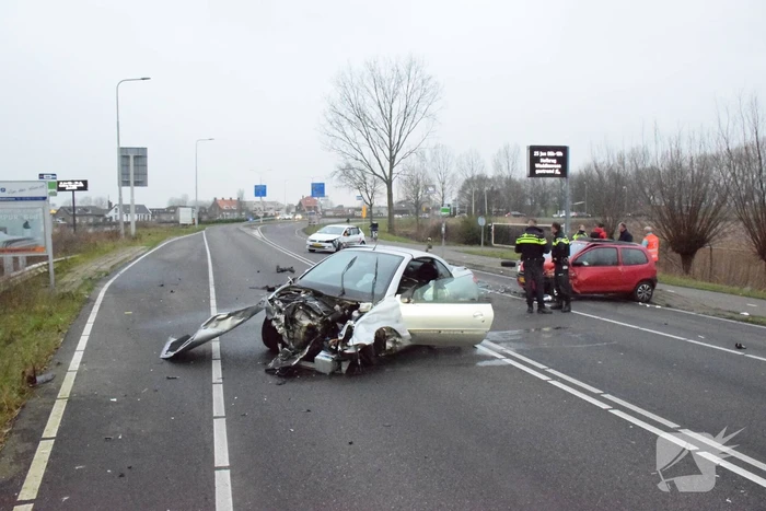 Forse schade na aanrijding tussen drie auto's