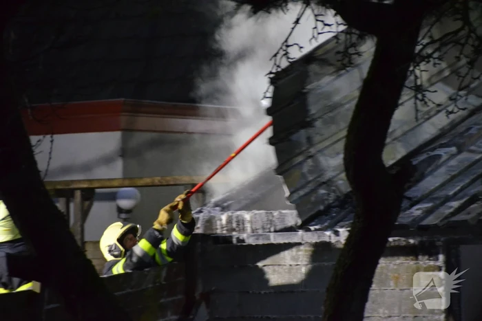 Veel schade na uitslaande woningbrand