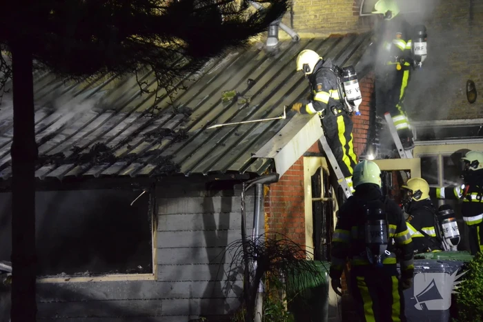 Veel schade na uitslaande woningbrand