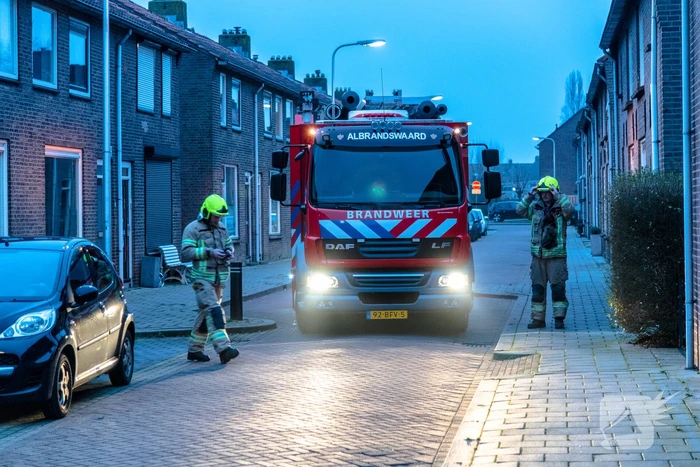 Brandweer onderzoekt benzinelucht in meerdere woningen