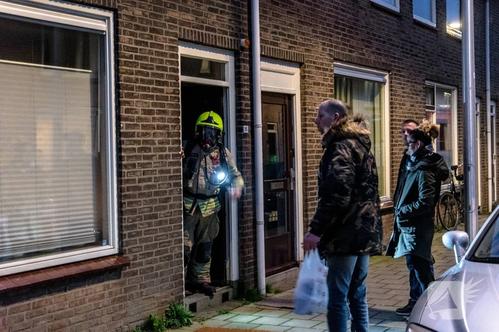 Brandweer onderzoekt benzinelucht in meerdere woningen