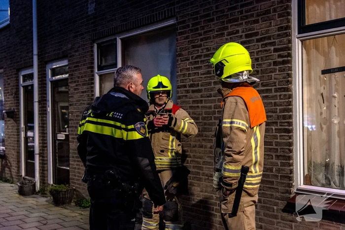 Brandweer onderzoekt benzinelucht in meerdere woningen