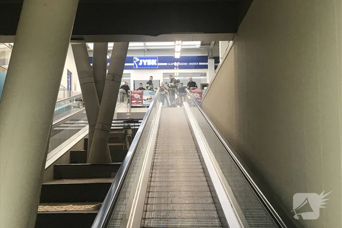 Veel rook bij kortsluiting in een roltrap