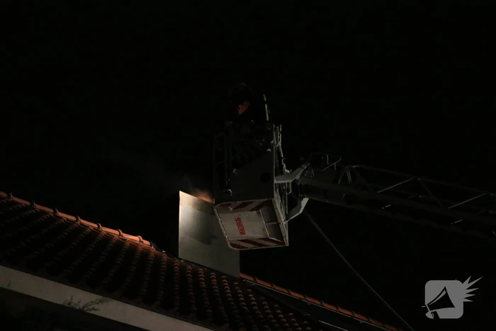 Flinke brand in schoorsteen geblust
