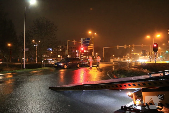 Schade na botsing tussen twee personenautos