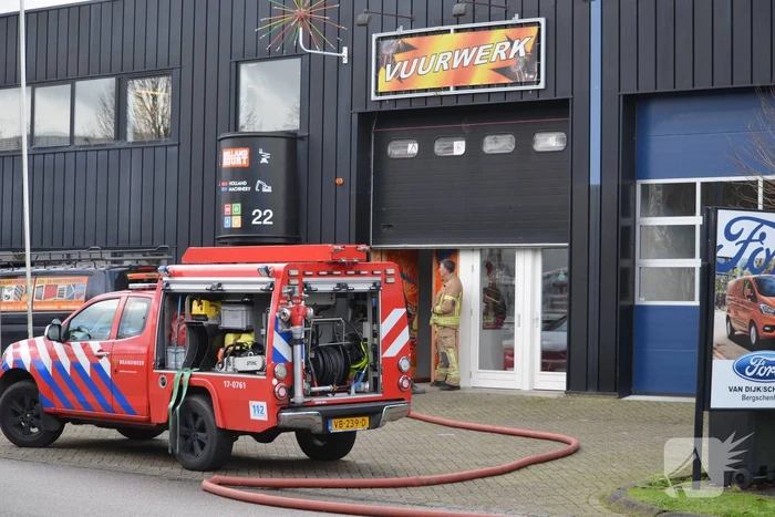 Wateroverlast bij vuurwerkwinkel