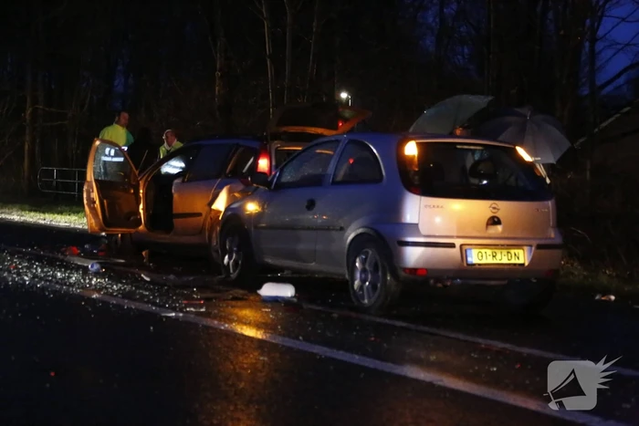 Gewonde na kop-staart aanrijding met 3 auto's