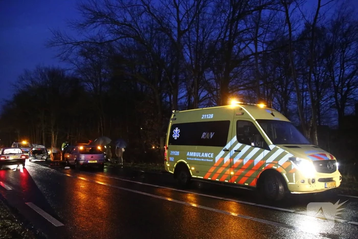 Gewonde na kop-staart aanrijding met 3 auto's