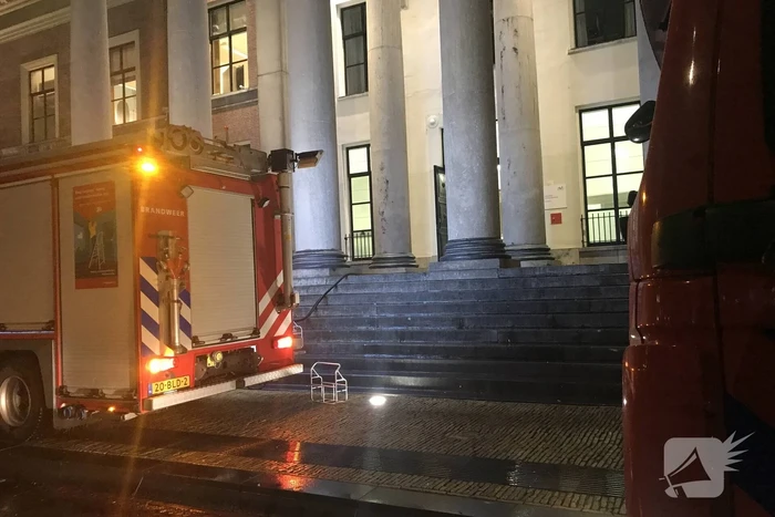 Brandweer oefent in rechtbank
