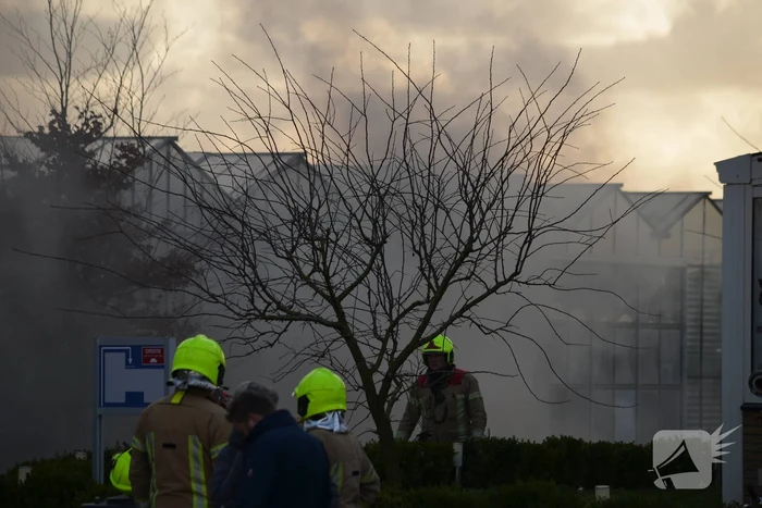 Flinke rookontwikkeling bij brand in caravanstalling