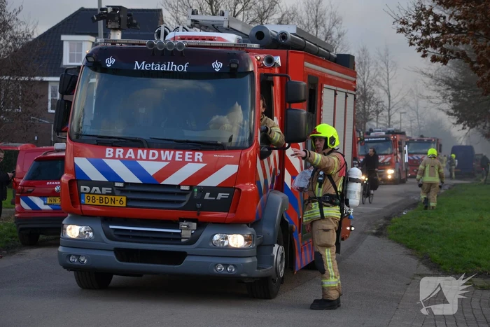 Flinke rookontwikkeling bij brand in caravanstalling