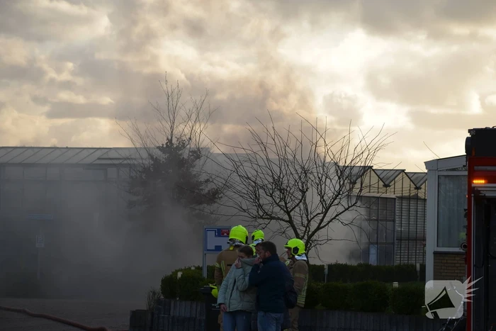 Flinke rookontwikkeling bij brand in caravanstalling
