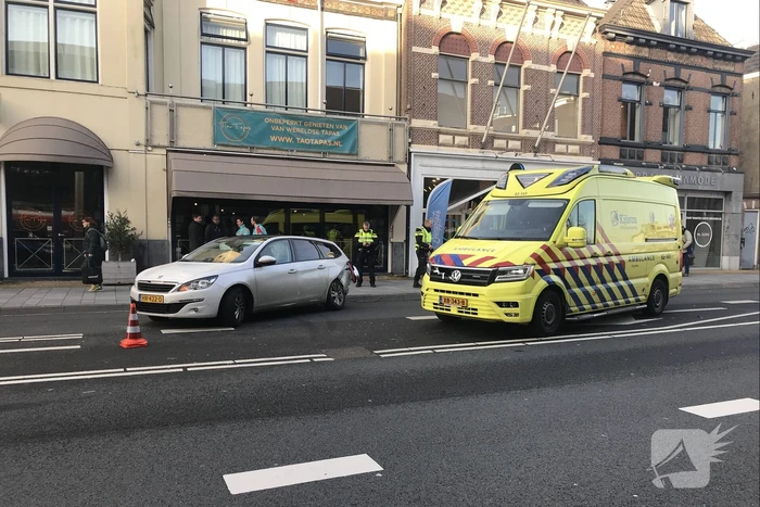 Veel schade bij aanrijding tussen twee auto's