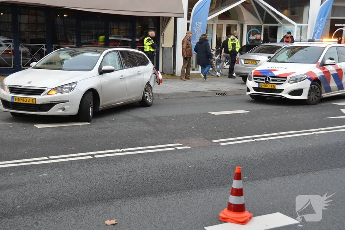 Veel schade bij aanrijding tussen twee auto's