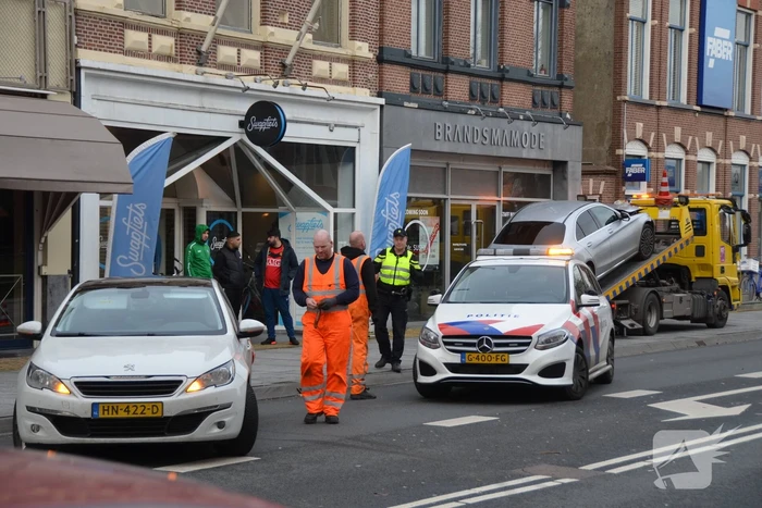 Veel schade bij aanrijding tussen twee auto's