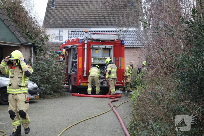 Brand in schuur achter woning