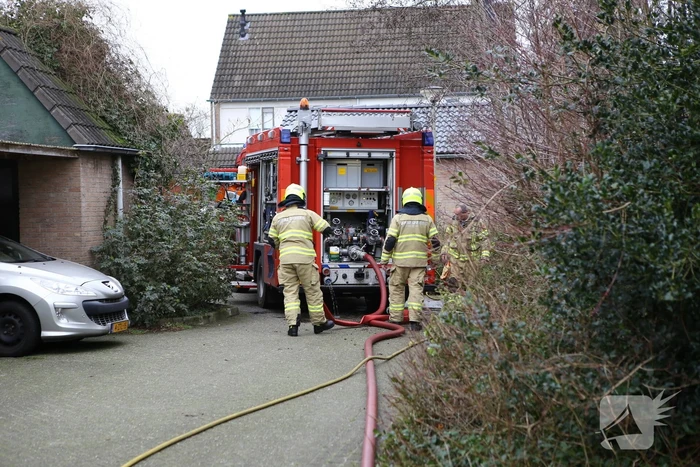 Brand in schuur achter woning