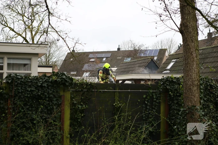 Brand in schuur achter woning