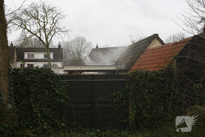 Brand in schuur achter woning