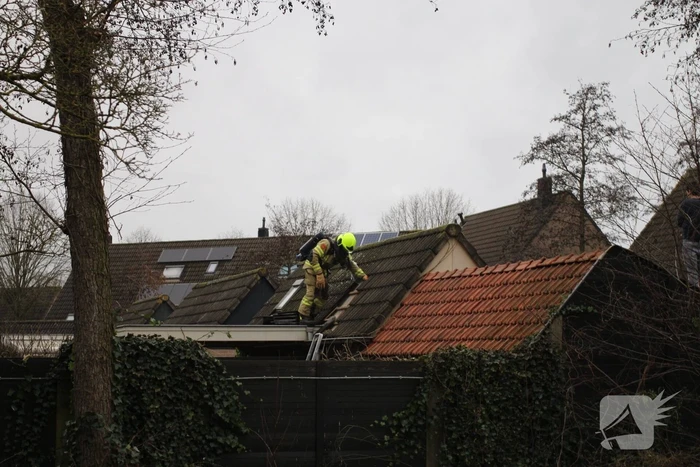 Brand in schuur achter woning