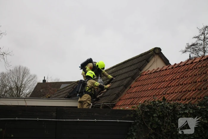 Brand in schuur achter woning