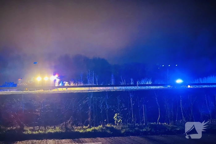 Auto raakt van de weg belandt te water
