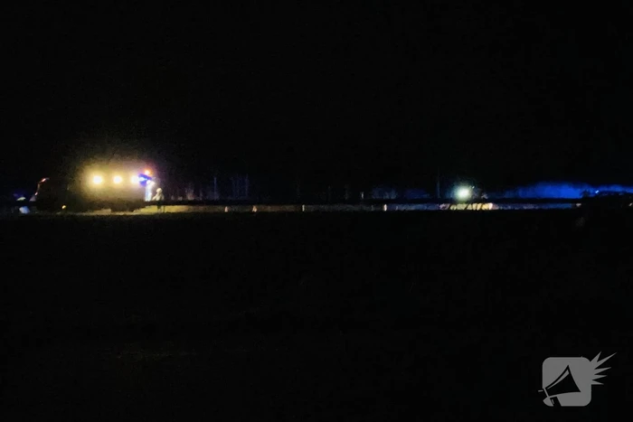Auto raakt van de weg belandt te water