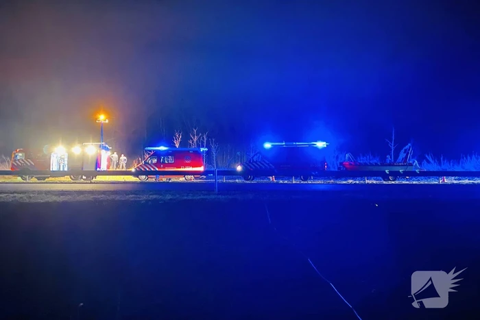 Auto raakt van de weg belandt te water