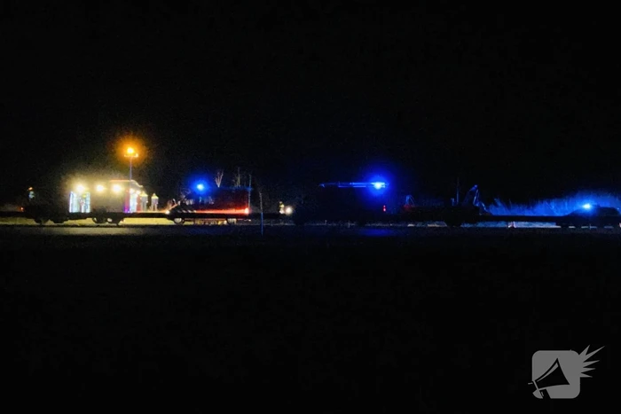 Auto raakt van de weg belandt te water