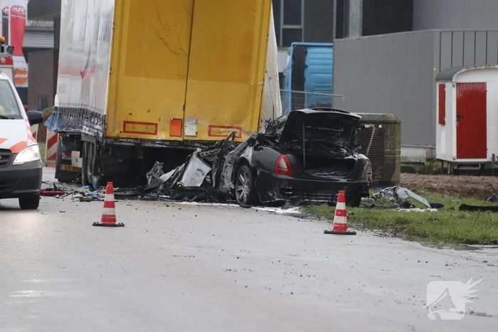 Dode gevonden in uitgebrande auto