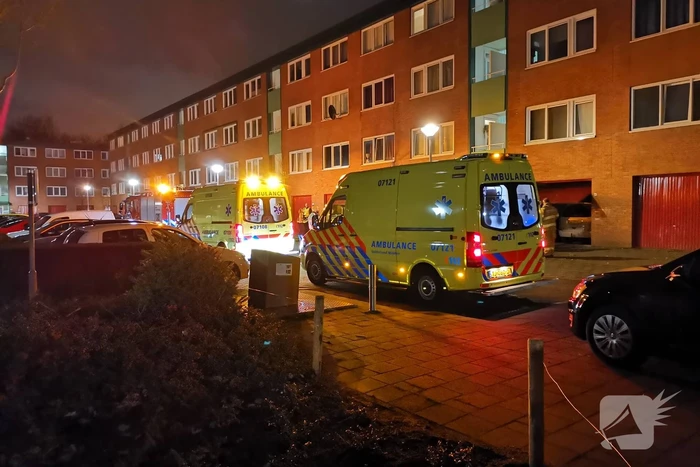 Bewoners uit appartement gehaald