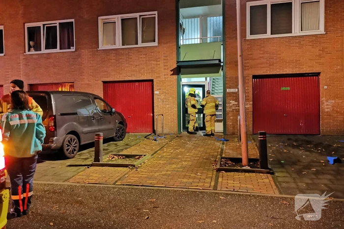 Bewoners uit appartement gehaald