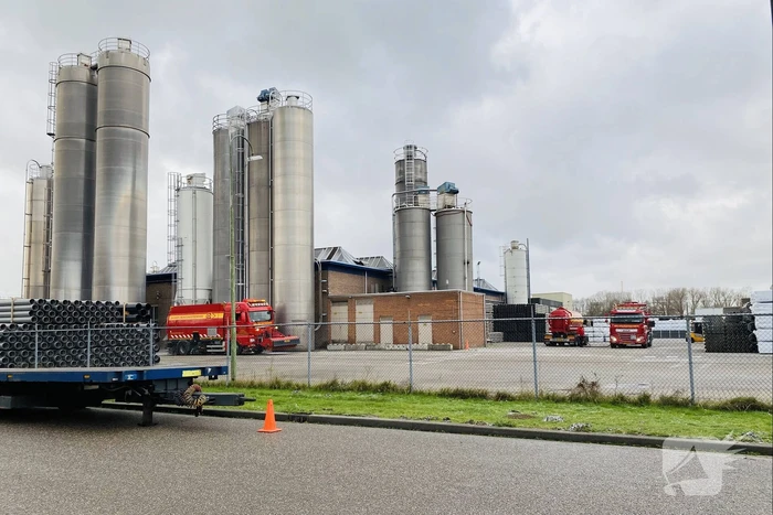 Omgeving Omniplast BV bezaaid met plastic balletjes