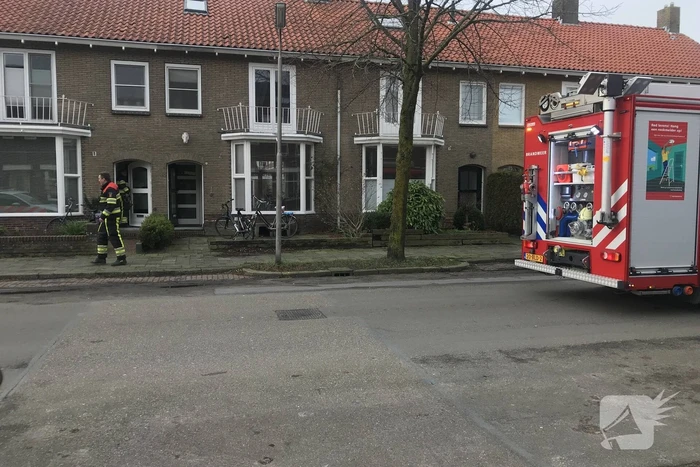 Brandweer verricht metingen na ruiken gaslucht